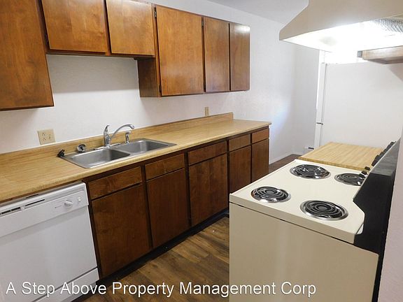 5th image of 3290 1/2 Lombardy Ln #B