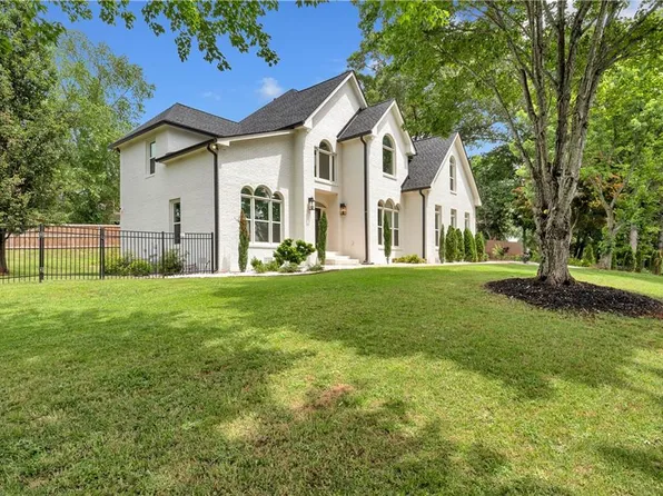 4221 Willow Oak Dr, Gainesville, GA 30506