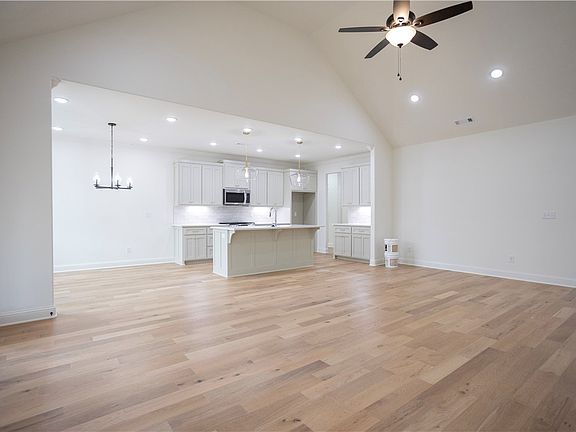 3rd image of 30 Merritt Dr