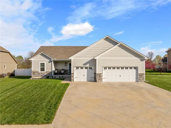 946 Owl Creek Pkwy, Odessa, MO 64076