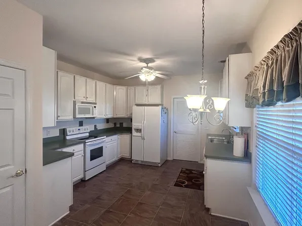 15 Crystal Dr, Edgewater Park, NJ 08010