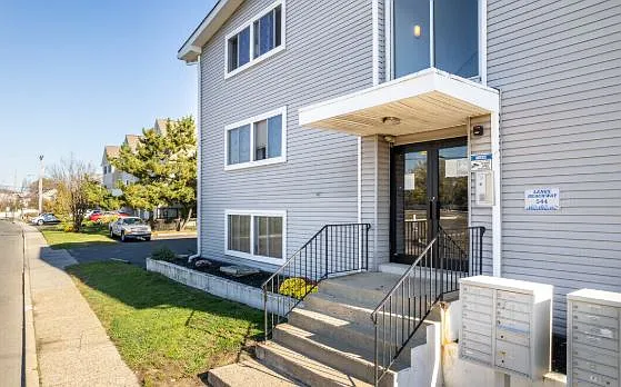544-560 Beachway #5B — Photo 12