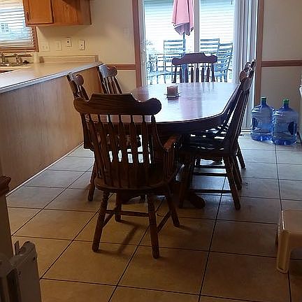 Kitchen/Dining: 