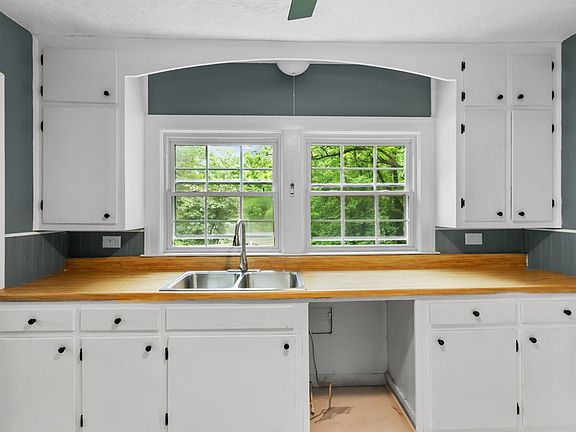 5th image of 802 Traver Ave