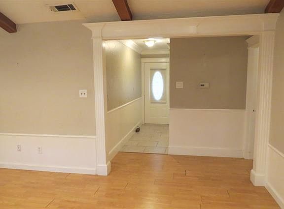 3rd image of 1405 Greentree Ln