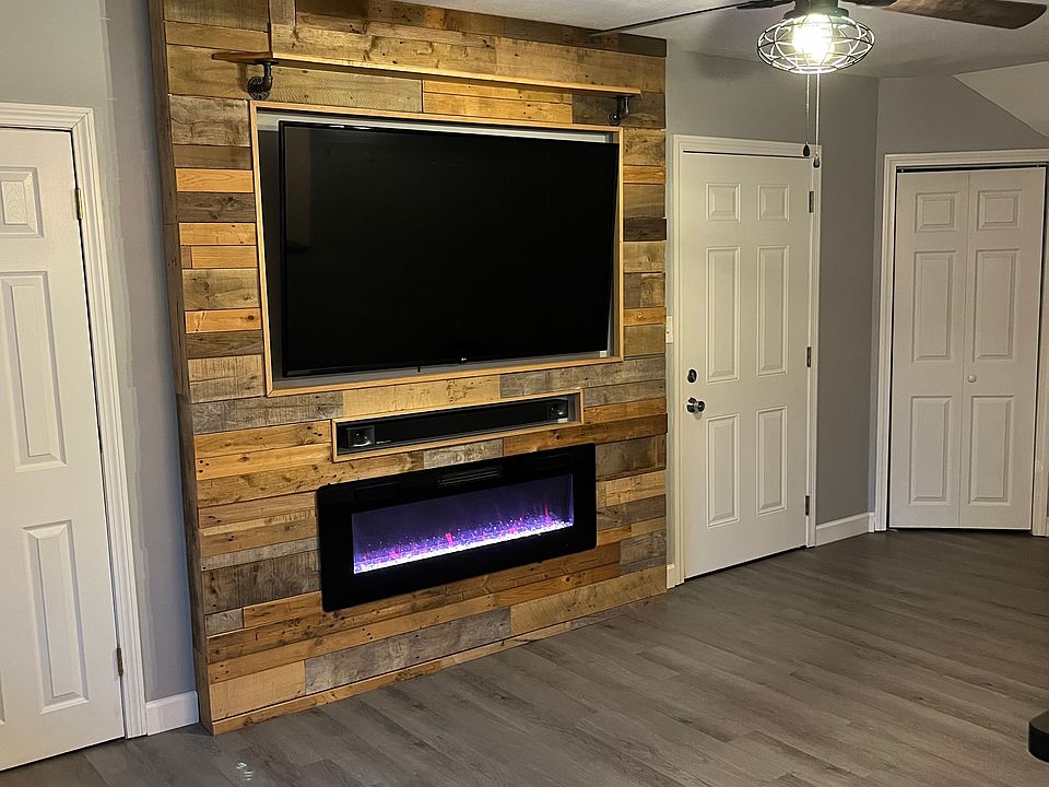 1st image of 721 Mammoth Rd APT 2