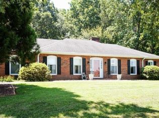 1041 Foxfire Rd, Kernersville, NC 27284