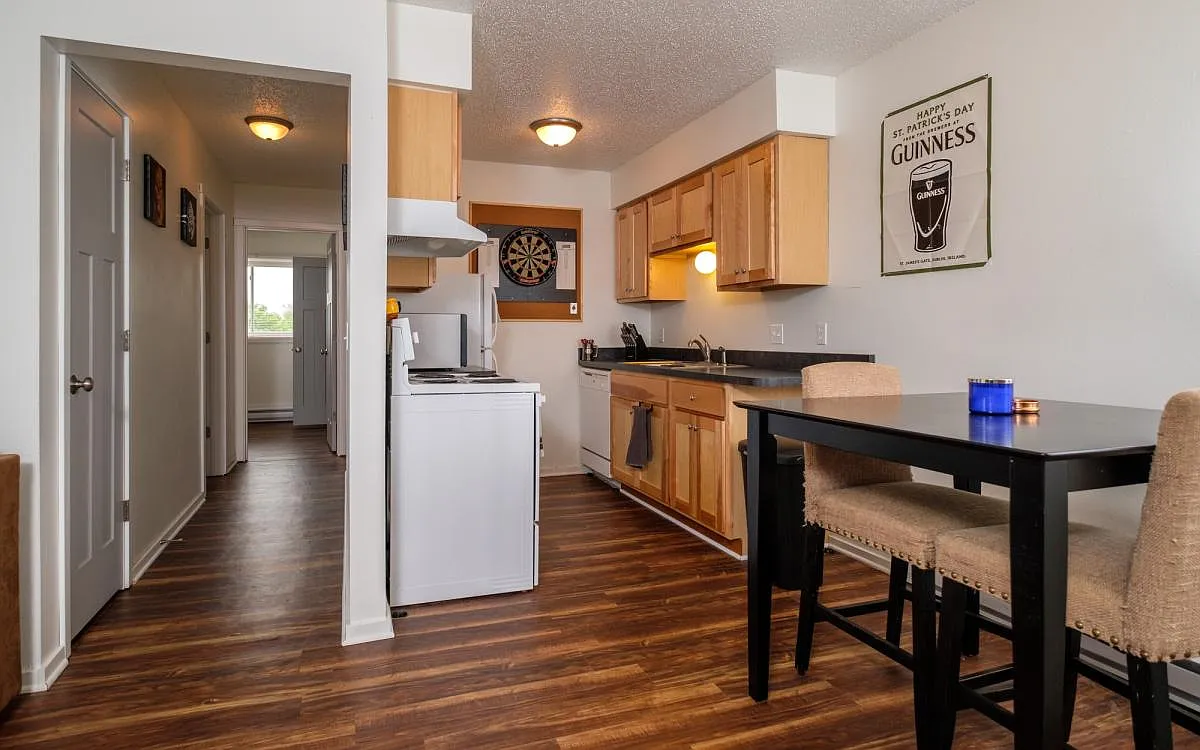 2 bed, 825 sqft, $900 — Photo 2