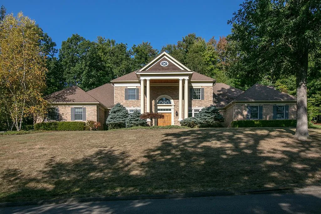 58 S Oakwood Dr photo 1