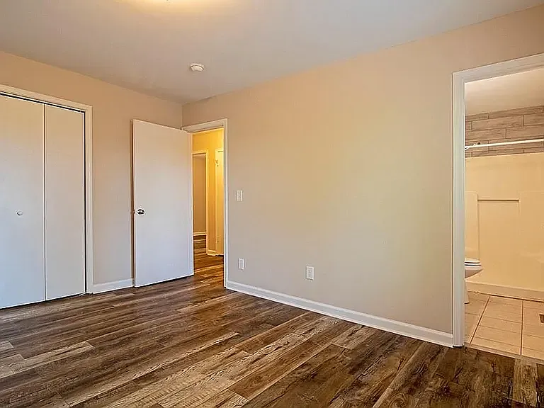 1352 N Hampton Rd — Photo 14