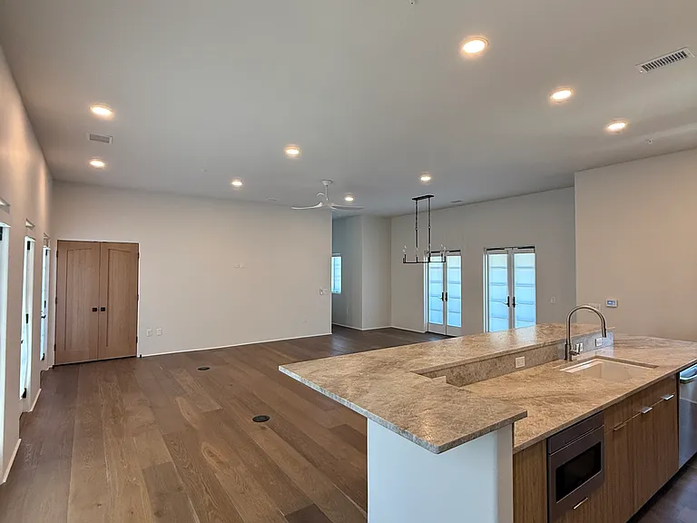 301 W Comstock Ave #3 — Photo 7