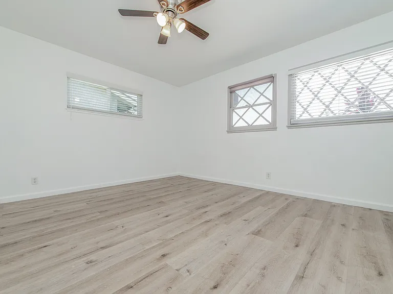 1674 E Princeton St — Photo 19