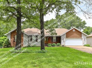 1869 W Finley River Dr, Nixa, MO 65714