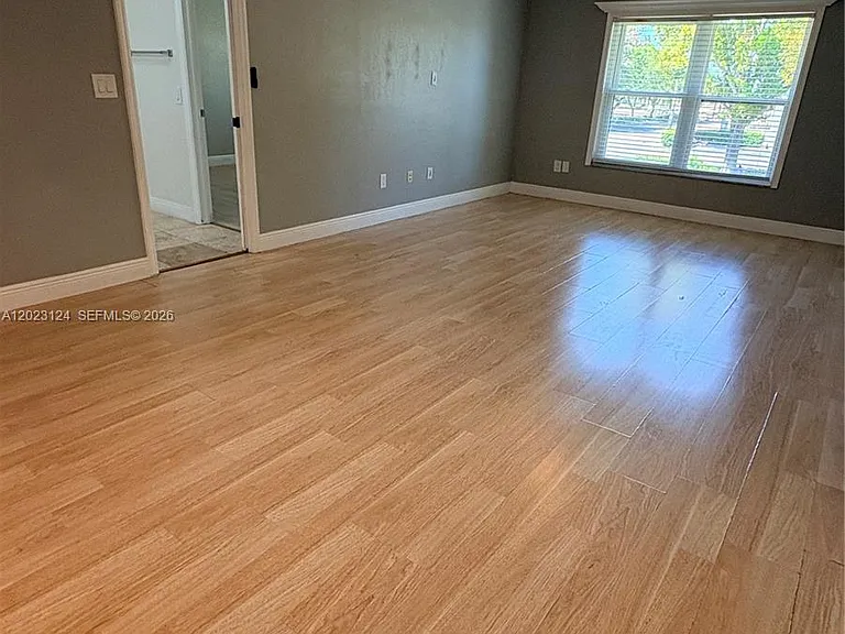 2510 SE 16th Pl #203 — Photo 9