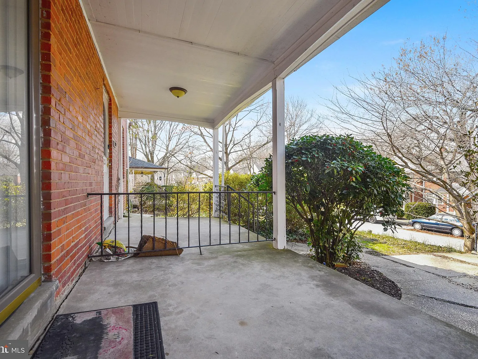 3 bed, 1.5 bath, 1600 sqft, $1,900 — Photo 4