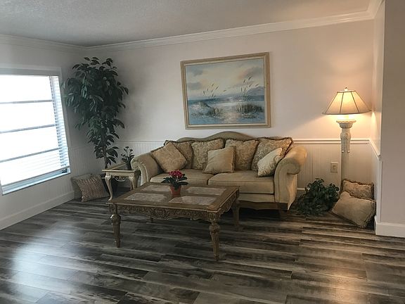 Spacious Living Room. 