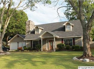 1208 Shawnee Dr NW, Hartselle, AL 35640