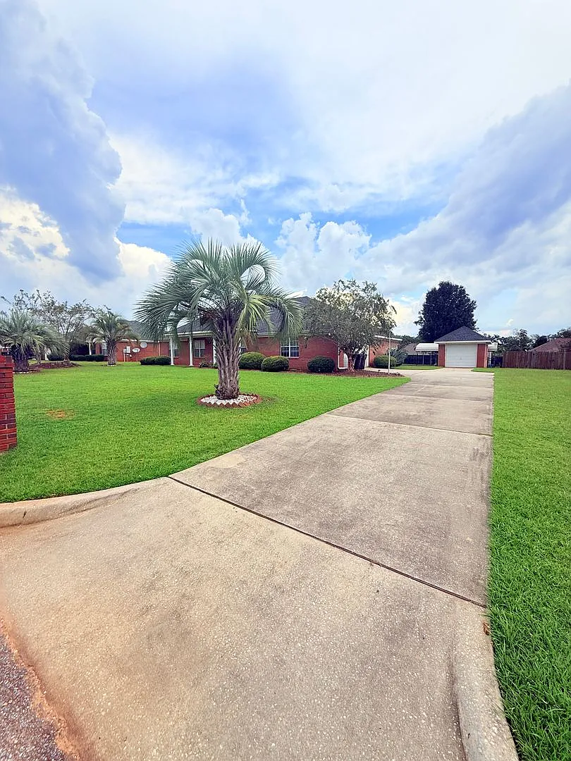 198 Hannah — Photo 1