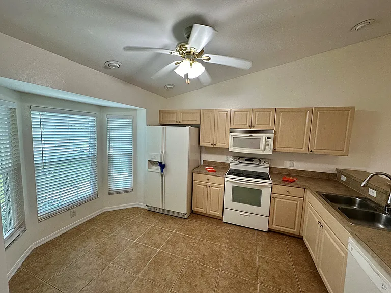 2306 NE 16th Ter #2306 — Photo 9