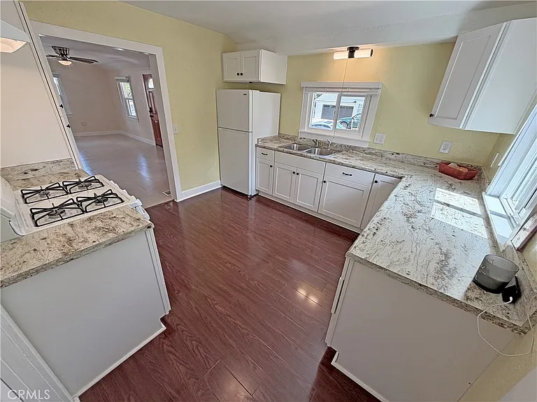 810 Pine St — Photo 6