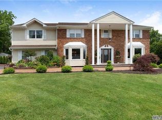 1 Horsemans Ln, Syosset, NY 11791