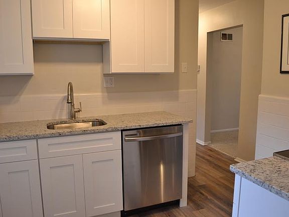 3rd image of 2 Charlotte Dr