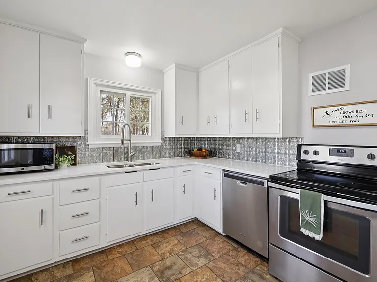1010 SW Kenworthy Dr — Photo 11
