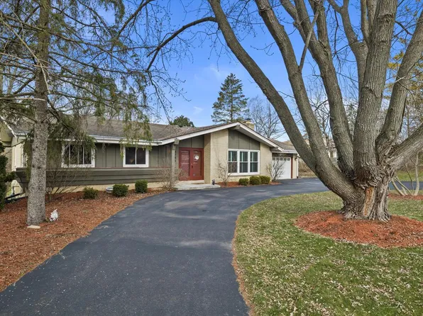 3745 Pilgrim ROAD, Brookfield, WI 53005