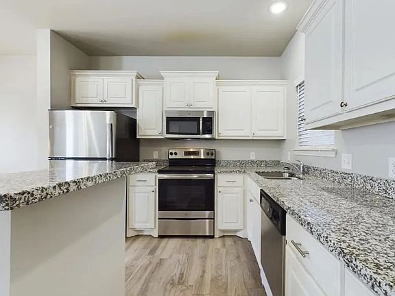 4th image of 6040 24th St #30
