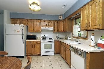 4th image of 1146 N Chestnut Ave