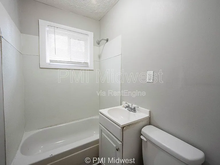 2930 N Dearborn St #B — Photo 6