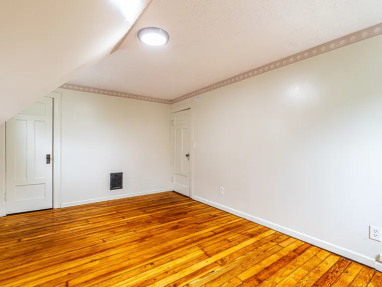 111 Bidwell Ter — Photo 32