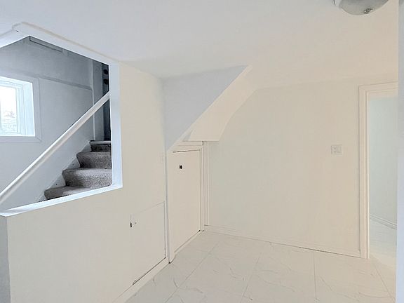2nd image of 1568 Benjamin Ave