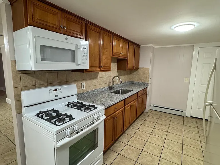 400 Lowell St #2 — Photo 6