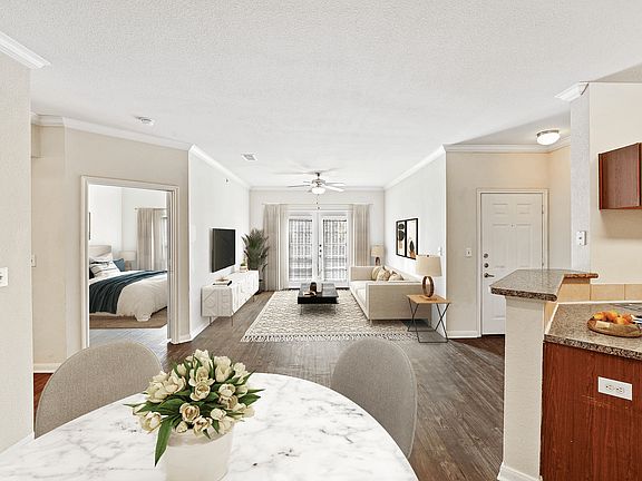 3rd image of 5058 Paluxy Dr #7204