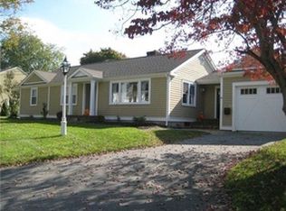 34 Elmwood Dr, Bristol, RI 02809
