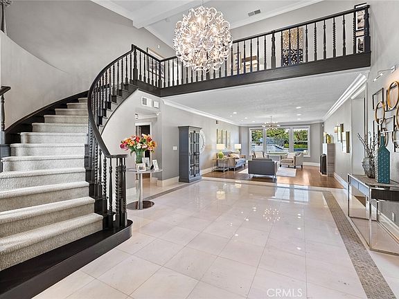 3rd image of 1328 Oaklawn Rd