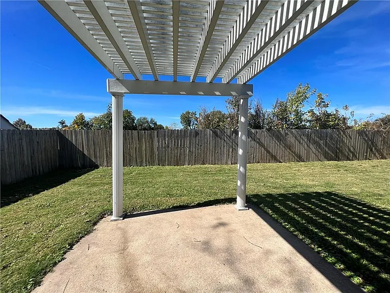 1102 SW Tunbridge Dr — Photo 10