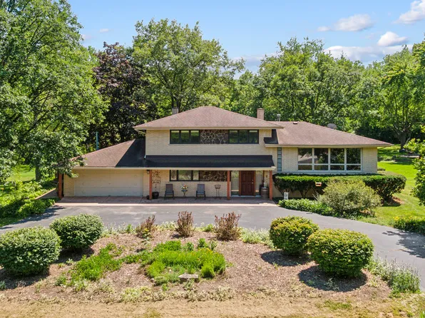 8405 Pawnee Rd, Palos Park, IL 60464