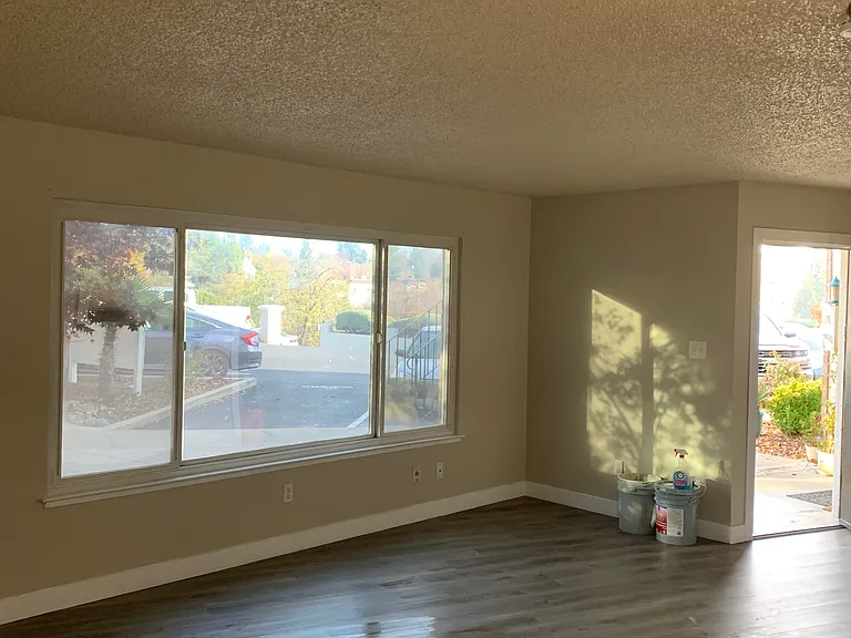 Courtview Apartments — Photo 10