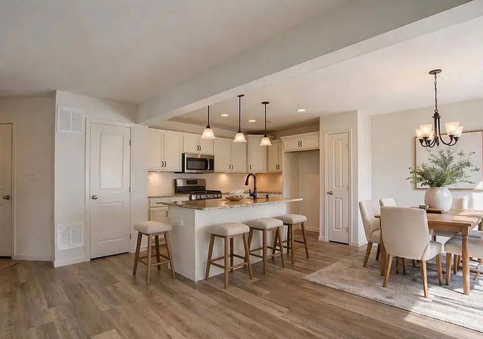 3 bedroom 2.5 bathroom Spacious Townhome For Rent - $2,325/Month + utilities — Photo 4