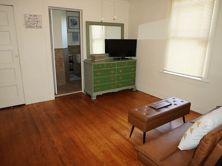 2120 Reynolds St — Photo 10