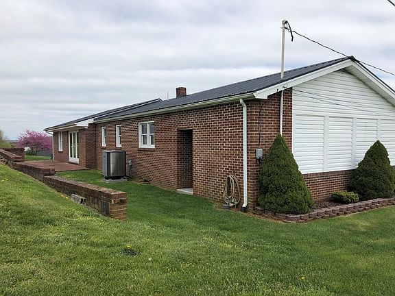 2nd image of 15247 Fairoaks Ln