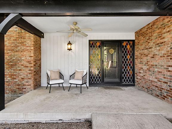 5th image of 8039 Golfview Ct