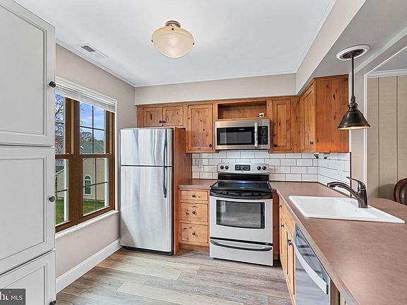 3rd image of 3408 Neils Ct