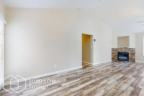 3 bed, 2.0 bath, 1378 sqft, $2,075 — Photo 4