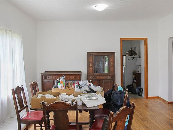 4th image of 4925 E 49th St