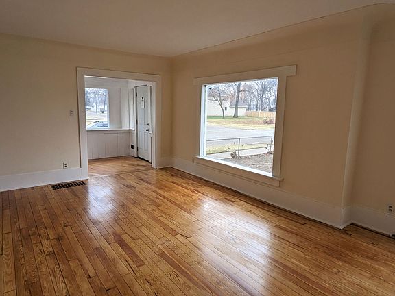 3rd image of 1112 Ambrosia St
