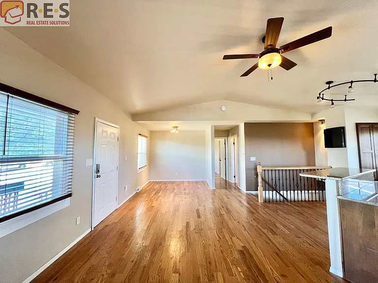 2739 Straus Ln — Photo 16