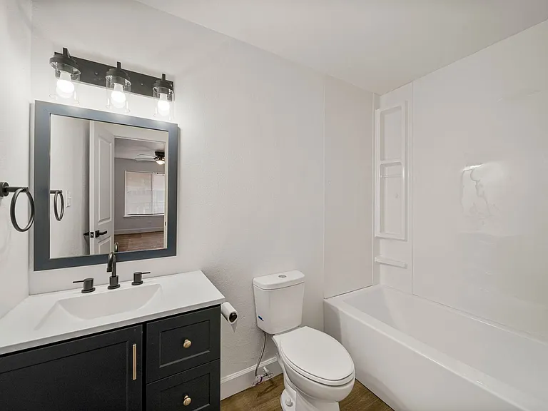 The Elms by ONYX *UNDER NEW MANAGEMENT* Now Offering FREE Prorated Rent! — Photo 16